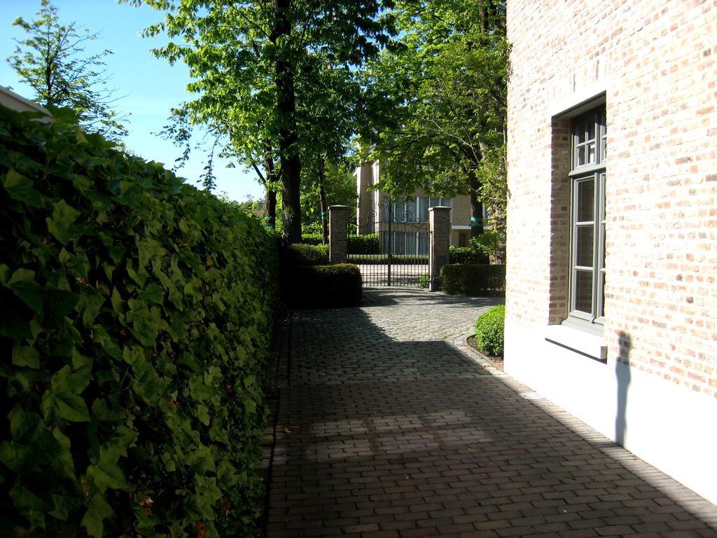 Under Oaks Hotel Westmalle ภายนอก รูปภาพ